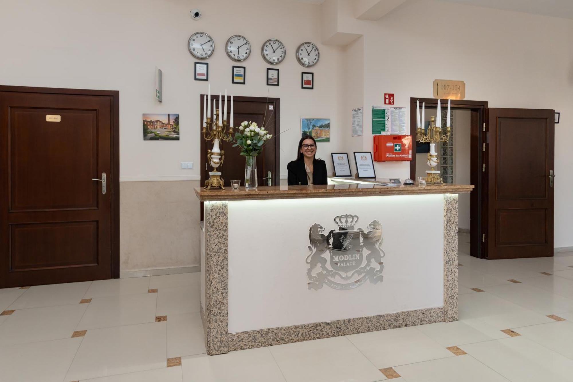 莫德林宫酒店 Nowy Dwór Mazowiecki 外观 照片